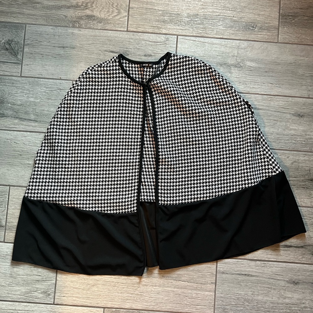 Sleeveless Checkered Shawl - Size M
